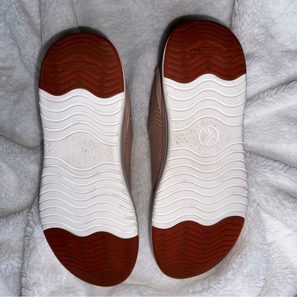 KIZIK Lima Hands Free Knit Sneakers Unisex Fawn Mens 9W Womens 10.5W Beige White - Picture 9 of 9